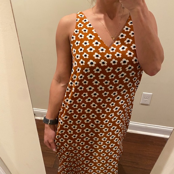 en THREAD Floral V Neck Side Slit Midi Dress NWT - Picture 8 of 13